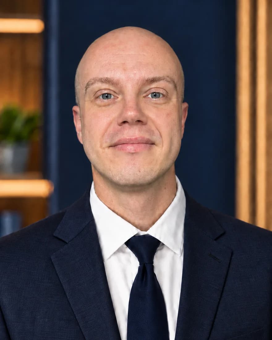 Retrato institucional de Jonas Sukenski, sócio da Ative